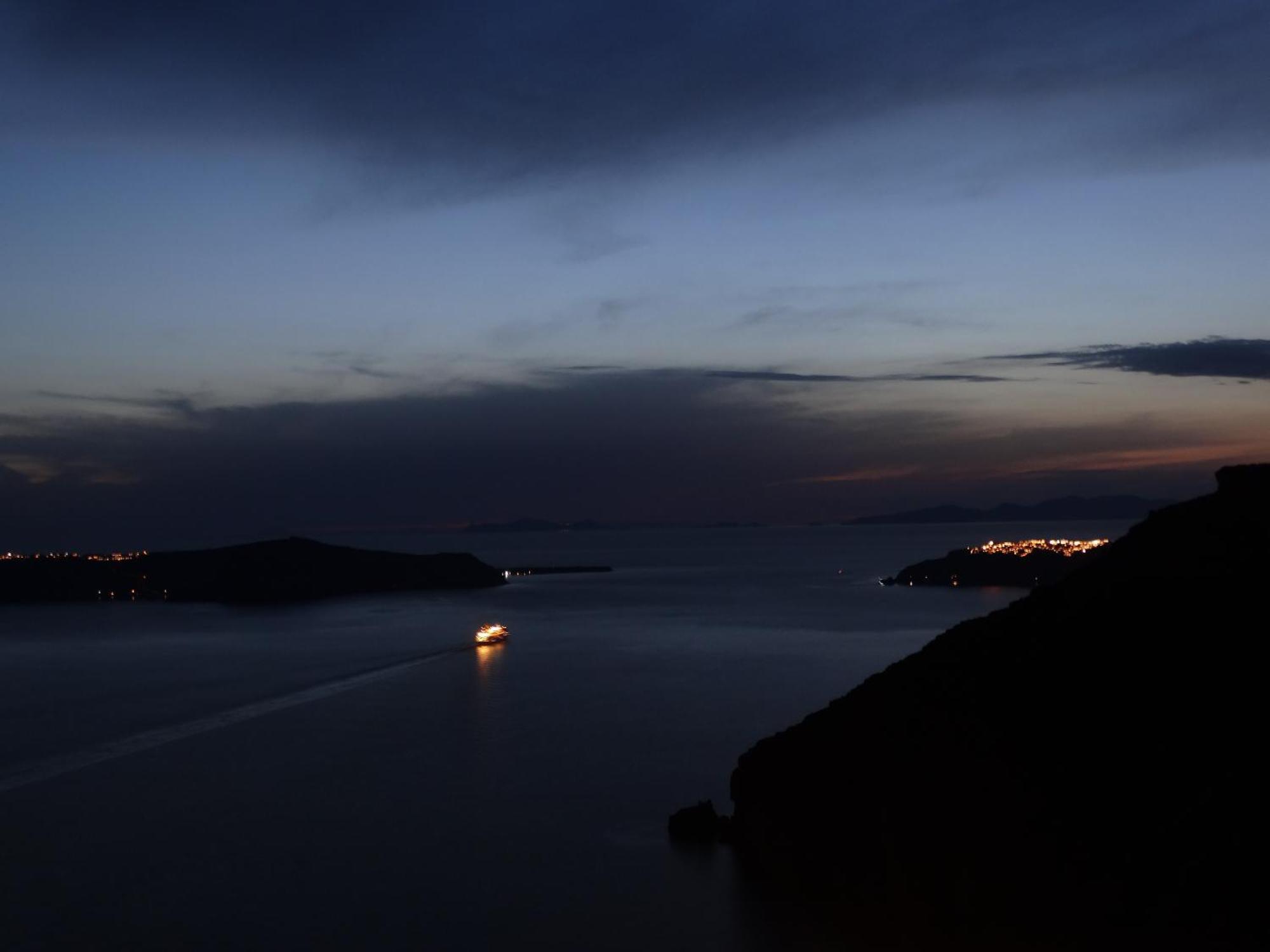 Yposkafo Suites - Villa - Santorini Fira  Bagian luar foto